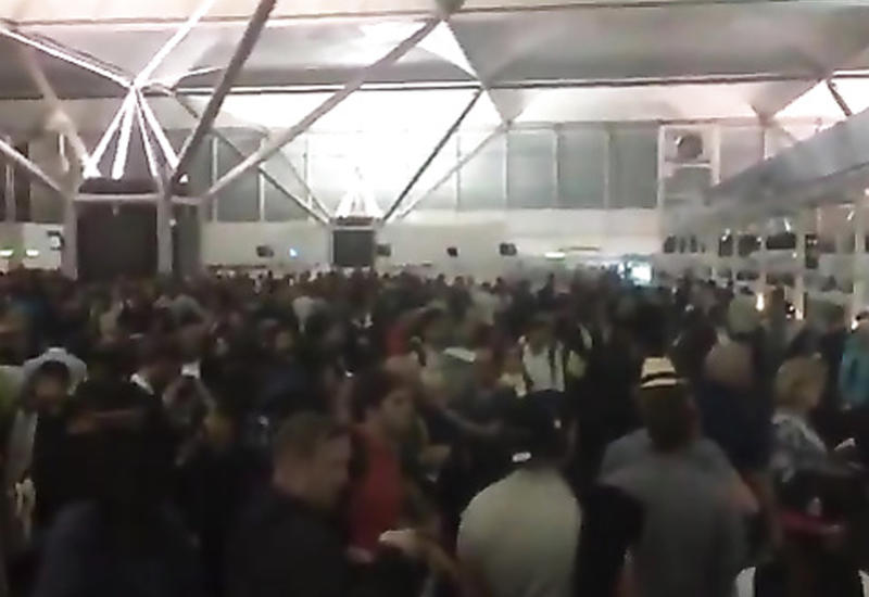 Очередь из 5 тысяч пассажиров привела к коллапсу в лондонском аэропорту