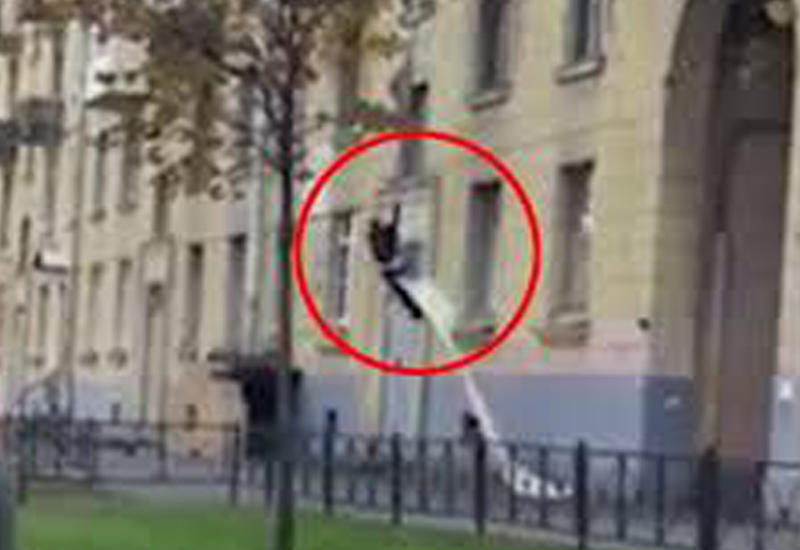 Очевидец заснял на видео, как мужчина упал с 3-го этажа