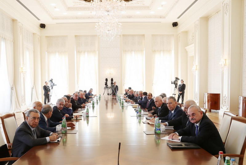 Под председательством Президента Ильхама Алиева состоялось заседание Кабмина, посвященное итогам 9 месяцев 2016 года и предстоящим задачам