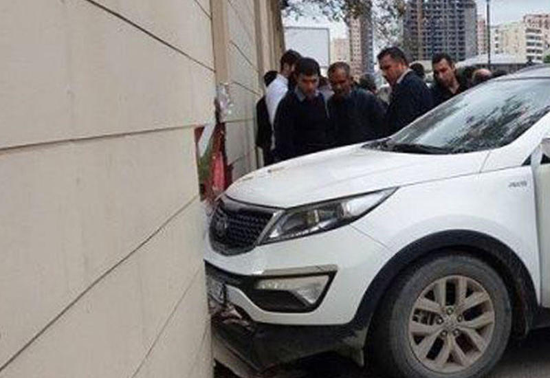 В Баку водитель умер за рулем и убил пешехода