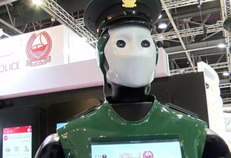 Первый робот-полицейский выходит на службу в Дубае