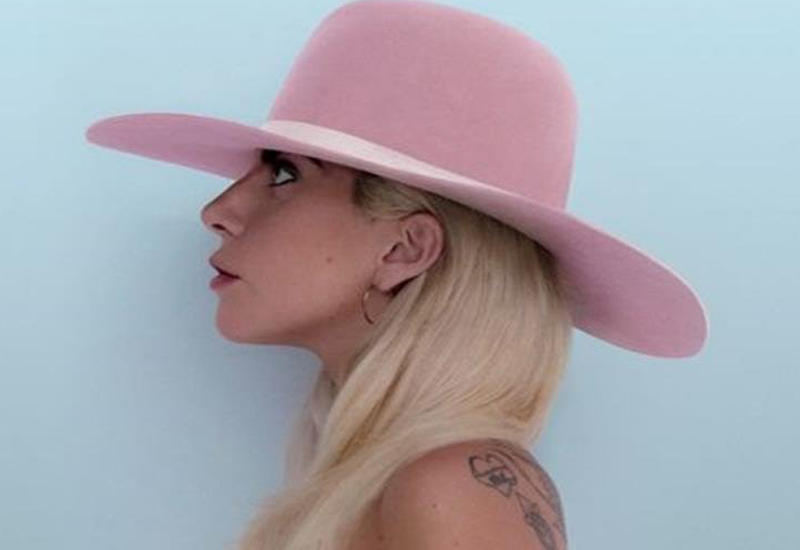 Леди Гага выпустила сингл из новой пластинки