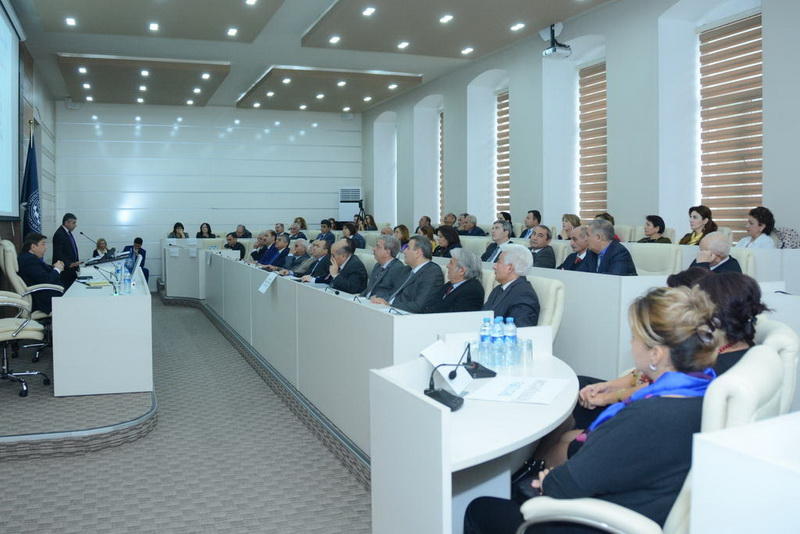 В UNEC обсудили роль научных публикаций в научной деятельности университета