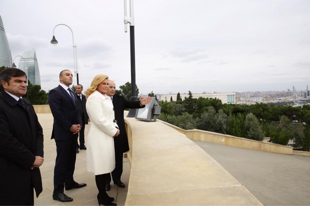 Президент Хорватии посетила могилу Общенационального лидера Гейдара Алиева и Аллею шехидов