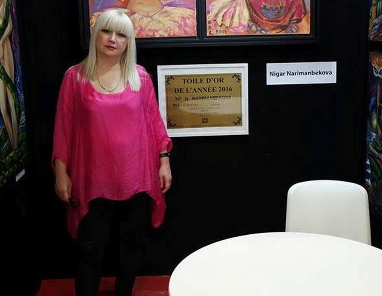 Азербайджанская художница представила свои картины в Лувре