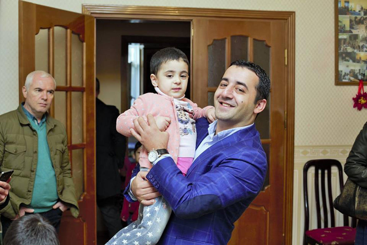 Азербайджанские спортсмены порадовали детей