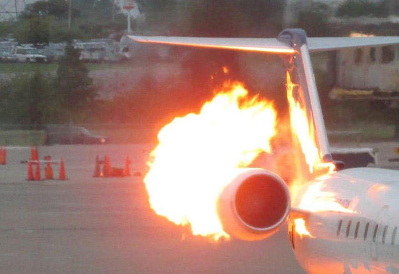Российский самолет вспыхнул перед вылетом в Ереван