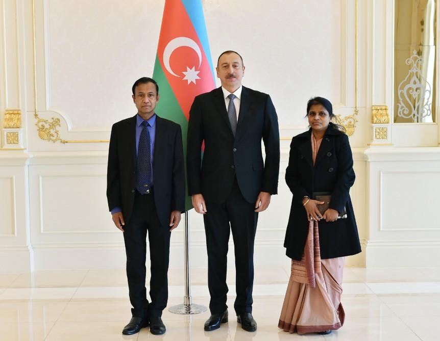 Президент Ильхам Алиев принял верительные грамоты новоназначенных послов ЮАР и Шри-Ланки