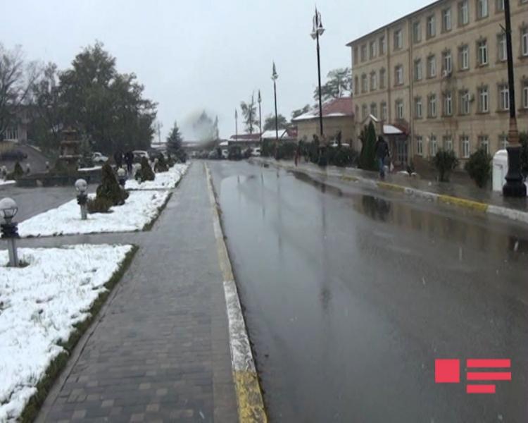 В 70 населенных пунктах на юге Азербайджана выпал снег