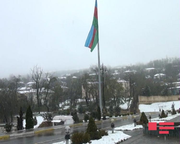 В 70 населенных пунктах на юге Азербайджана выпал снег
