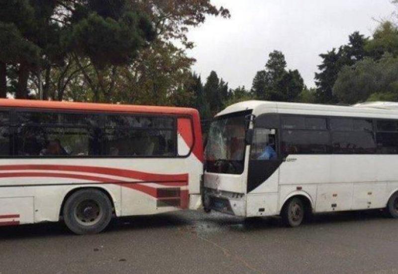 Bakıda iki avtobus toqquşdu: yaralananlar var