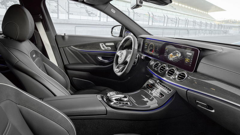 Mercedes-Benz похвастал самой мощной версией Е-класса, умеющей ездить боком