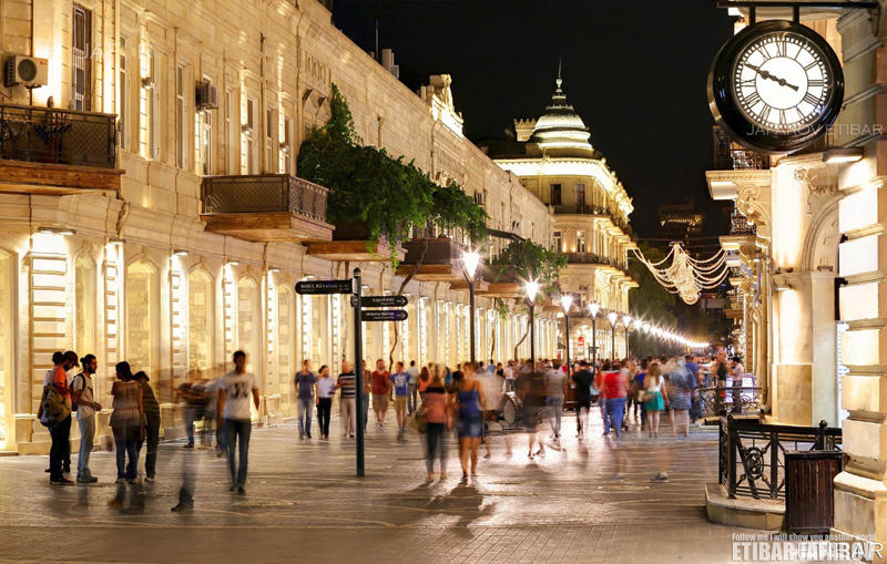У Торговой нет плохой погоды: необычные снимки самой знаменитой улицы Баку