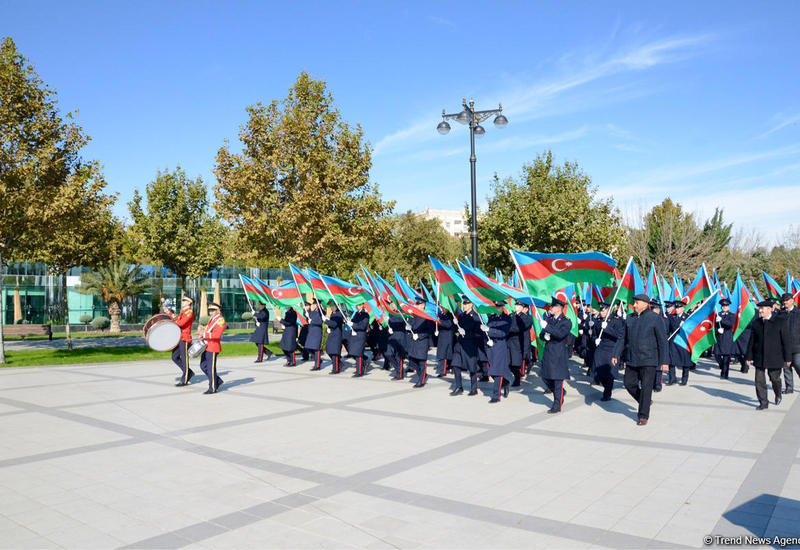 В Баку состоялось флаговое шествие