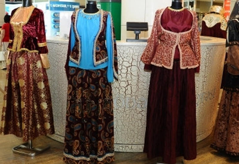 В Баку открылась выставка "Женские украшения одежды"