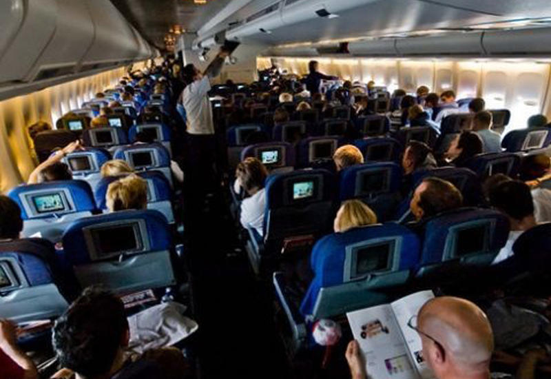 Пилот запретил пассажирам политические споры на борту самолета