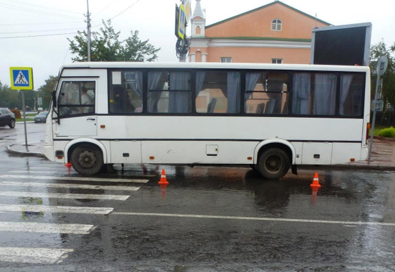 В Баку автобус сбил пешехода, сестра раненого избила водителя