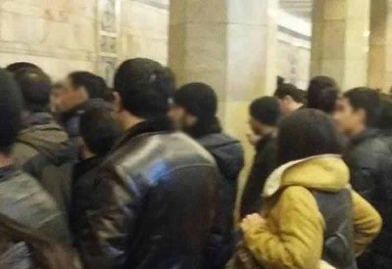 Bakı metrosunda ajiotaj - "Qatarı təcili tərk edin"