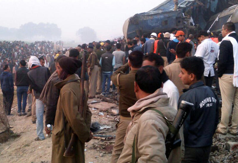 Кошмарная авария в Индии: 120 погибших, сотни раненых