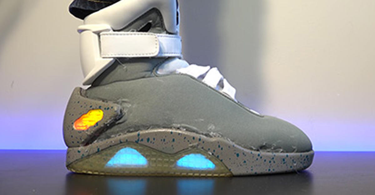 Кроссовки видео. Nike mag MGM. Nike mag back to the Future. Nike самозашнуровывающиеся. Nike Air Max самозашнуровывающиеся.