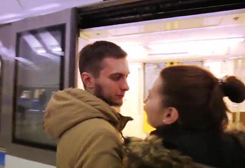 Пассажиры и работники московского метро прикинулись манекенами