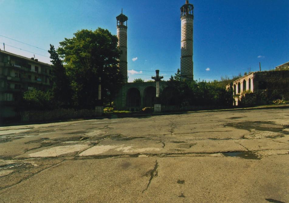 Армянский вандализм в фотографиях