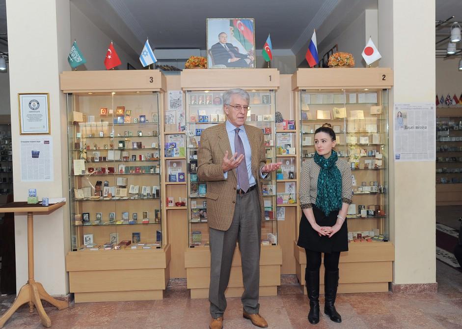 В Баку состоялась презентация миниатюрной книги «Послы доброй воли»
