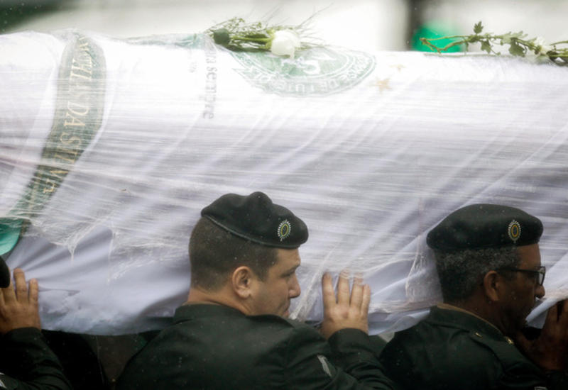 В Бразилии похоронили футболистов, погибших в авиакатастрофе в Колумбии
