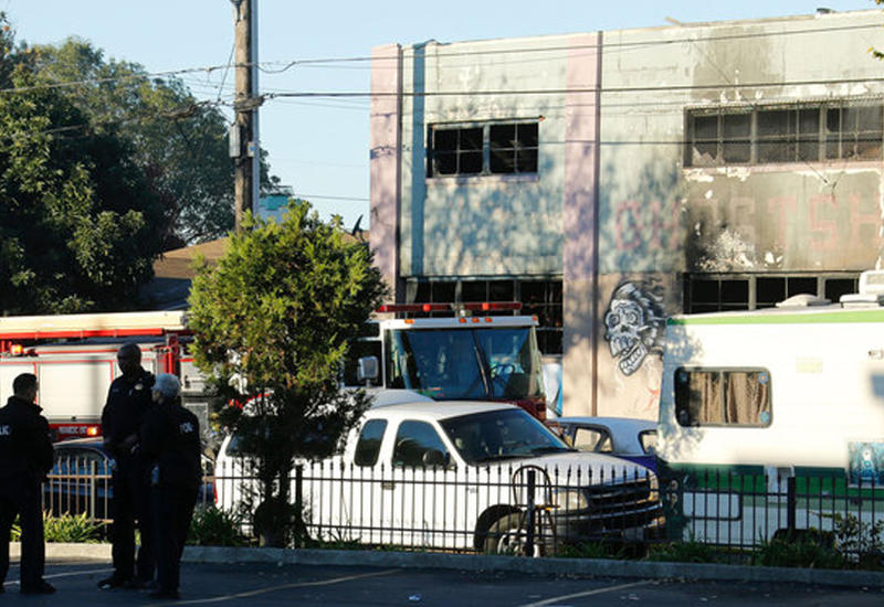 В сгоревшем ночном клубе в Окленде найдено уже 33 погибших