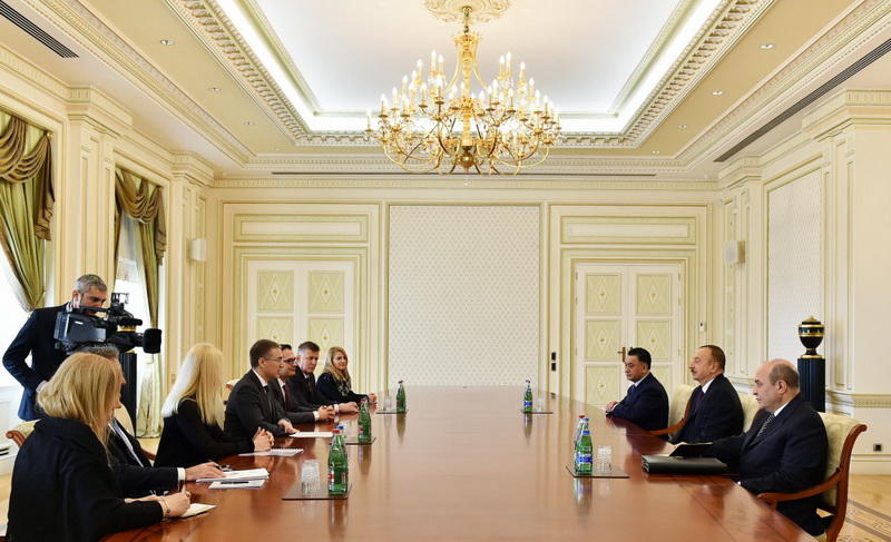 Президент Ильхам Алиев принял главу МВД Сербии и министра торговли Пакистана