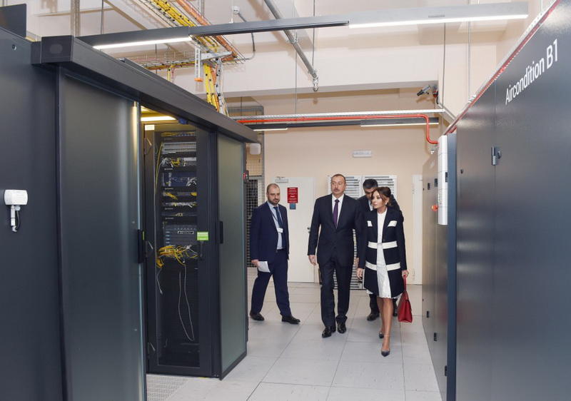 Президент Ильхам Алиев и его супруга Мехрибан Алиева приняли участие в открытии новых центров Министерства связи и высоких технологий