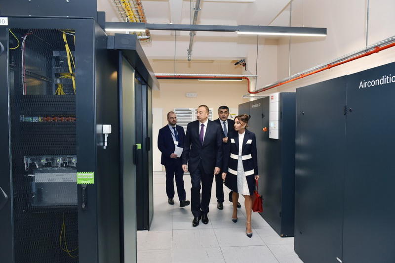 Президент Ильхам Алиев и его супруга Мехрибан Алиева приняли участие в открытии новых центров Министерства связи и высоких технологий