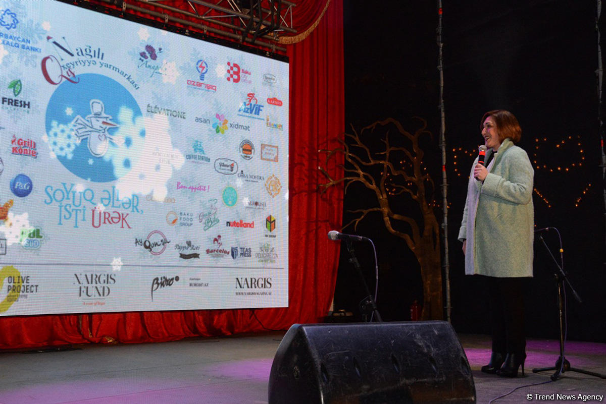 Тысячи бакинцев посетили открытие благотворительной ярмарки "Холодные руки - горячее сердце"