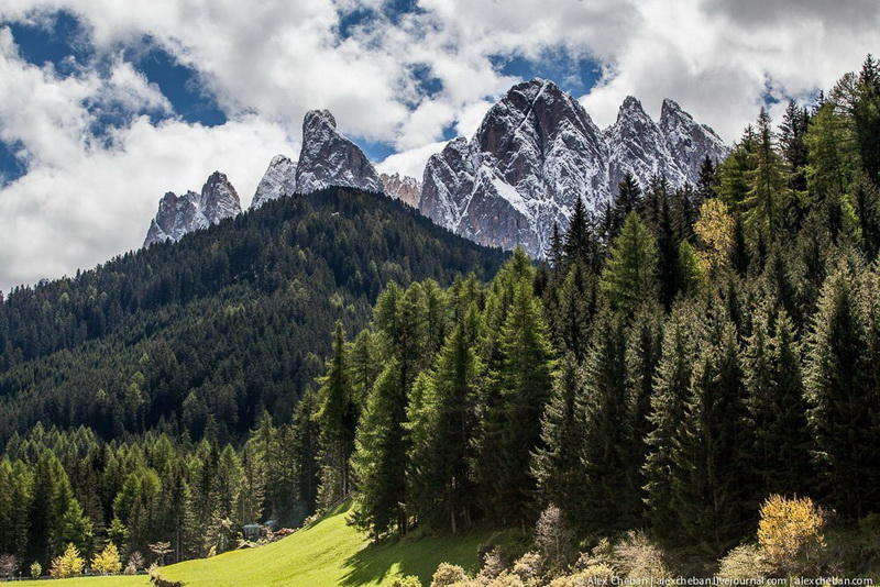 Величественная красота Альп, утопающих в зеленых лугах
