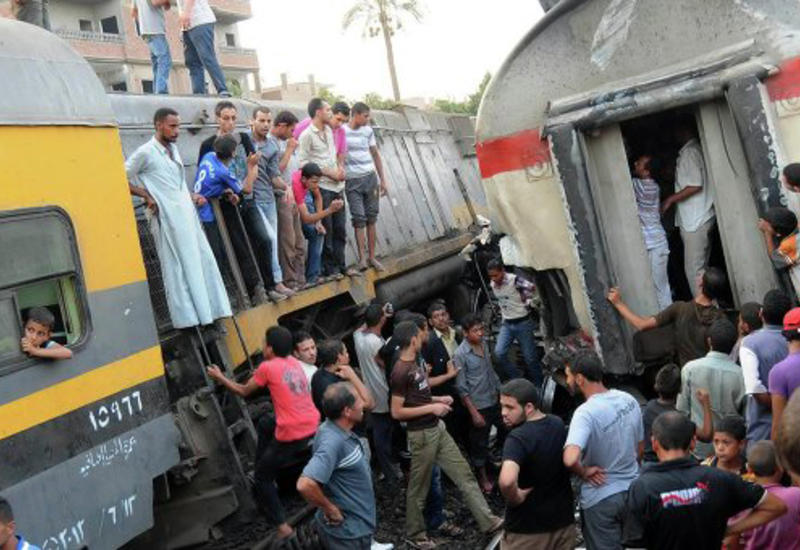В Египте сошел с рельсов пассажирский поезд
