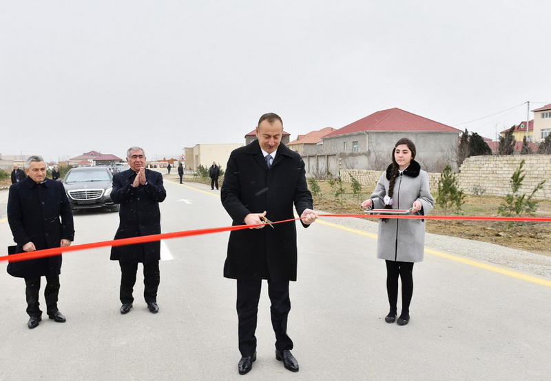 Президент Ильхам Алиев принял участие в открытии автодорог в Сабунчинском и Сураханском районах Баку