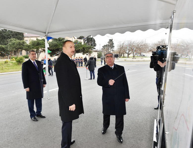 Президент Ильхам Алиев принял участие в открытии автодорог в Сабунчинском и Сураханском районах Баку