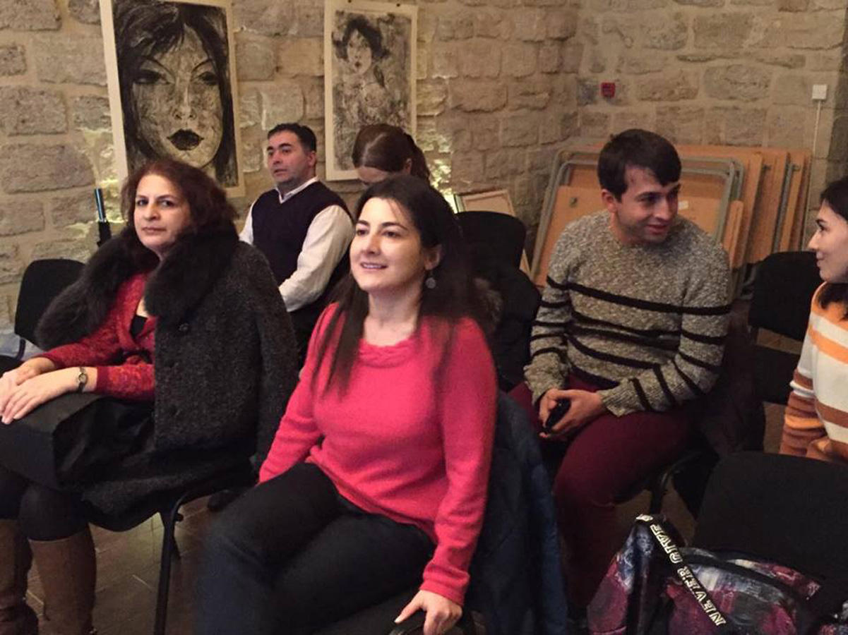 Украинская художница провела семинары в Баку