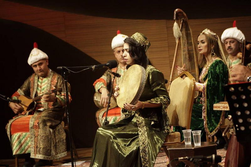 Великолепный концерт ансамбля старинных музыкальных инструментов в Международном Центре Мугама