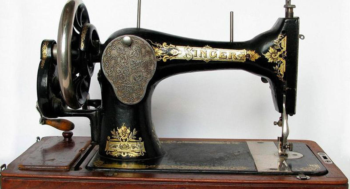 Швейная машина singer отзывы. Швейная машинка (Zinger super 2001). Швейная машинка Зингер 1886. Швейная машинка Зингер s010l. Швейная машинка Зингер Старая ручная.