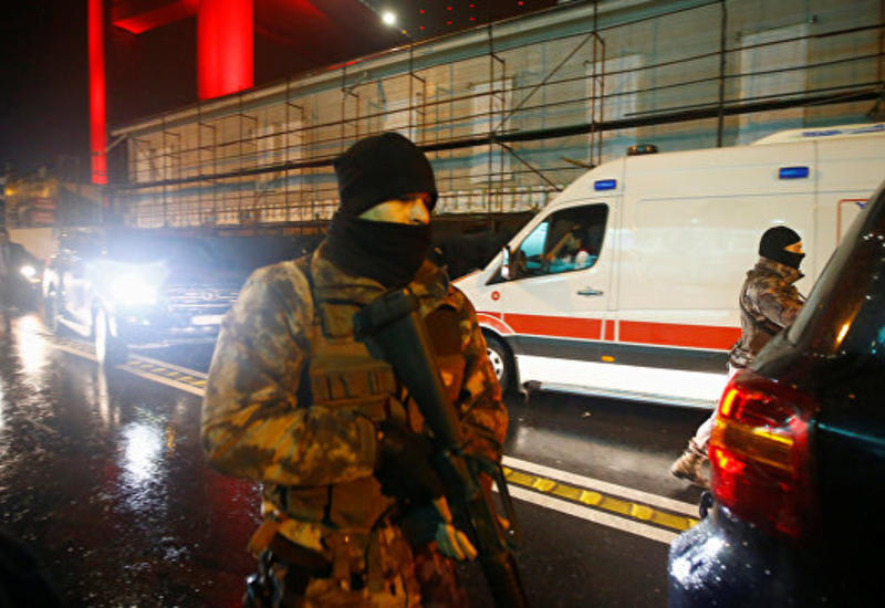 В Стамбуле полиция ищет террориста, напавшего на ночной клуб
