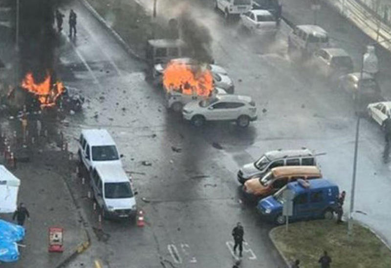 Момент взрыва у суда в Измире попал на камеры