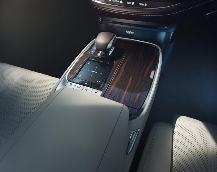 Lexus представил новое поколение седана-флагмана LS