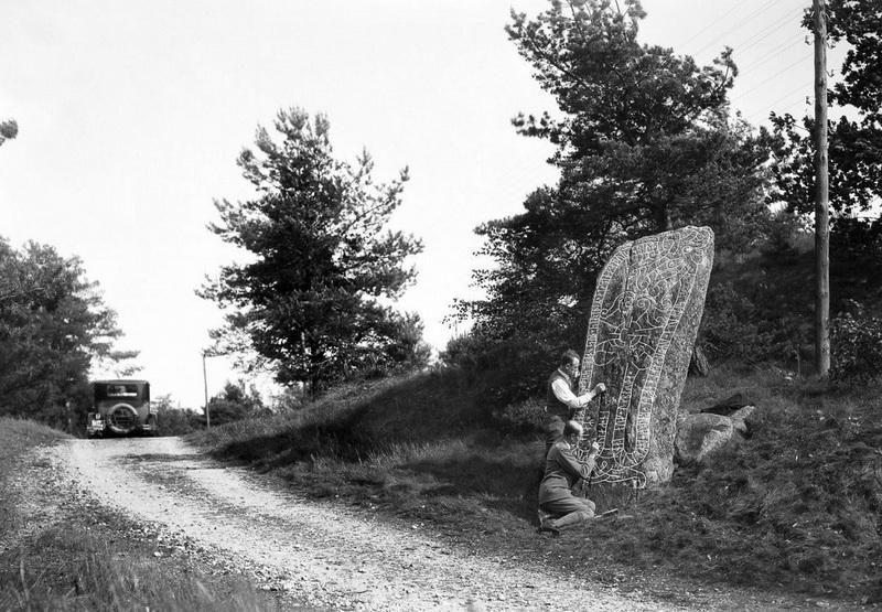 Эти рунные камни викинги расставили по всей Швеции