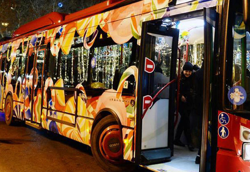 В Баку появился креативный автобус