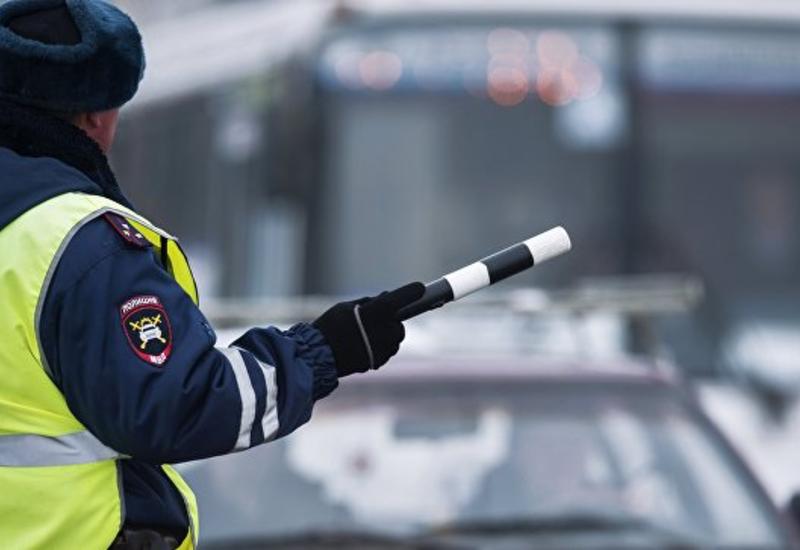 В России таксист протащил полицейского по дороге несколько сот метров