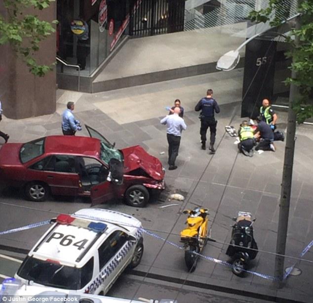 В Мельбурне автомобиль врезался в толпу