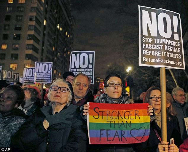 В Нью-Йорке на митинг против Трампа вышли мэр и голливудские актеры