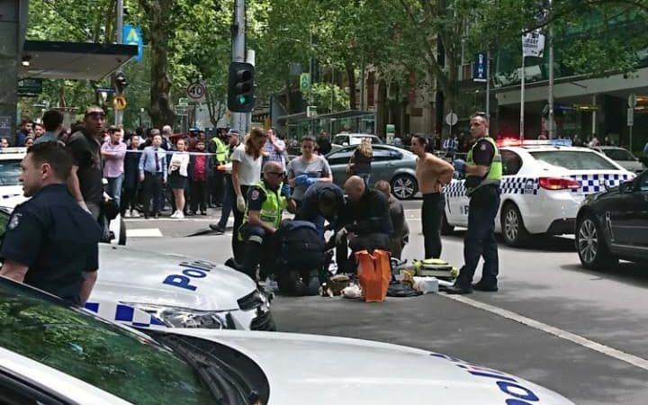 В Мельбурне автомобиль врезался в толпу