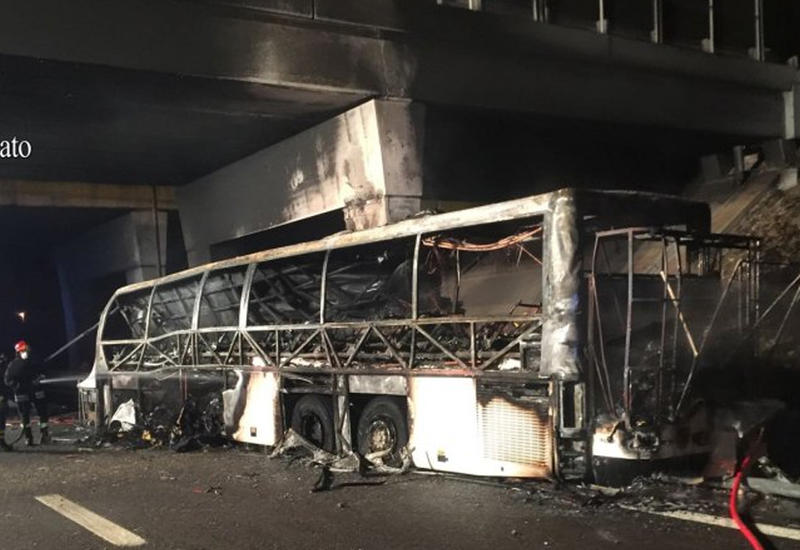 Ужасающая авария в Италии: школьники сгорели заживо в автобусе